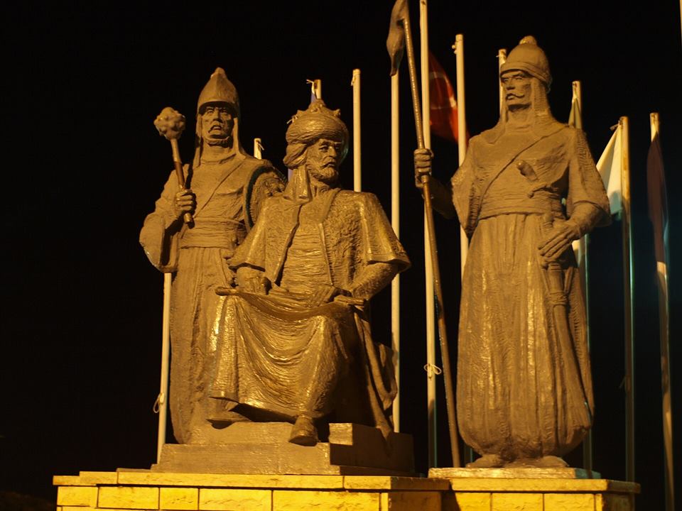 Akçakoca Bey Anıtı