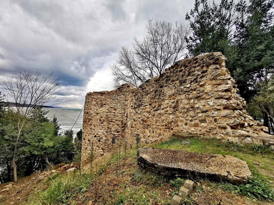 Ceneviz Kalesi