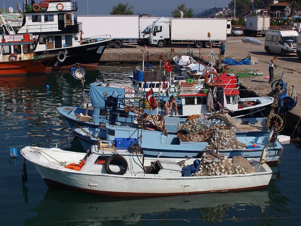 Akçakoca Harbour and Lighthouse